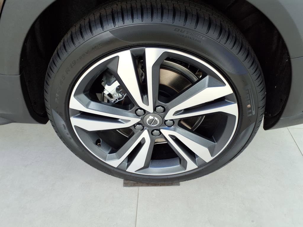 New 2025 Volvo V60 B5 Cross Country Plus w/ Protection Package Premier image 8