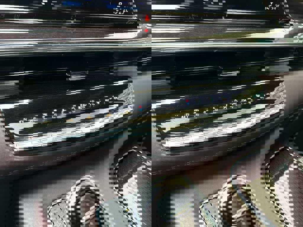 Used 2022 Cadillac Escalade Premium Luxury Platinum w/ Heavy-Duty Trailer Package image 24