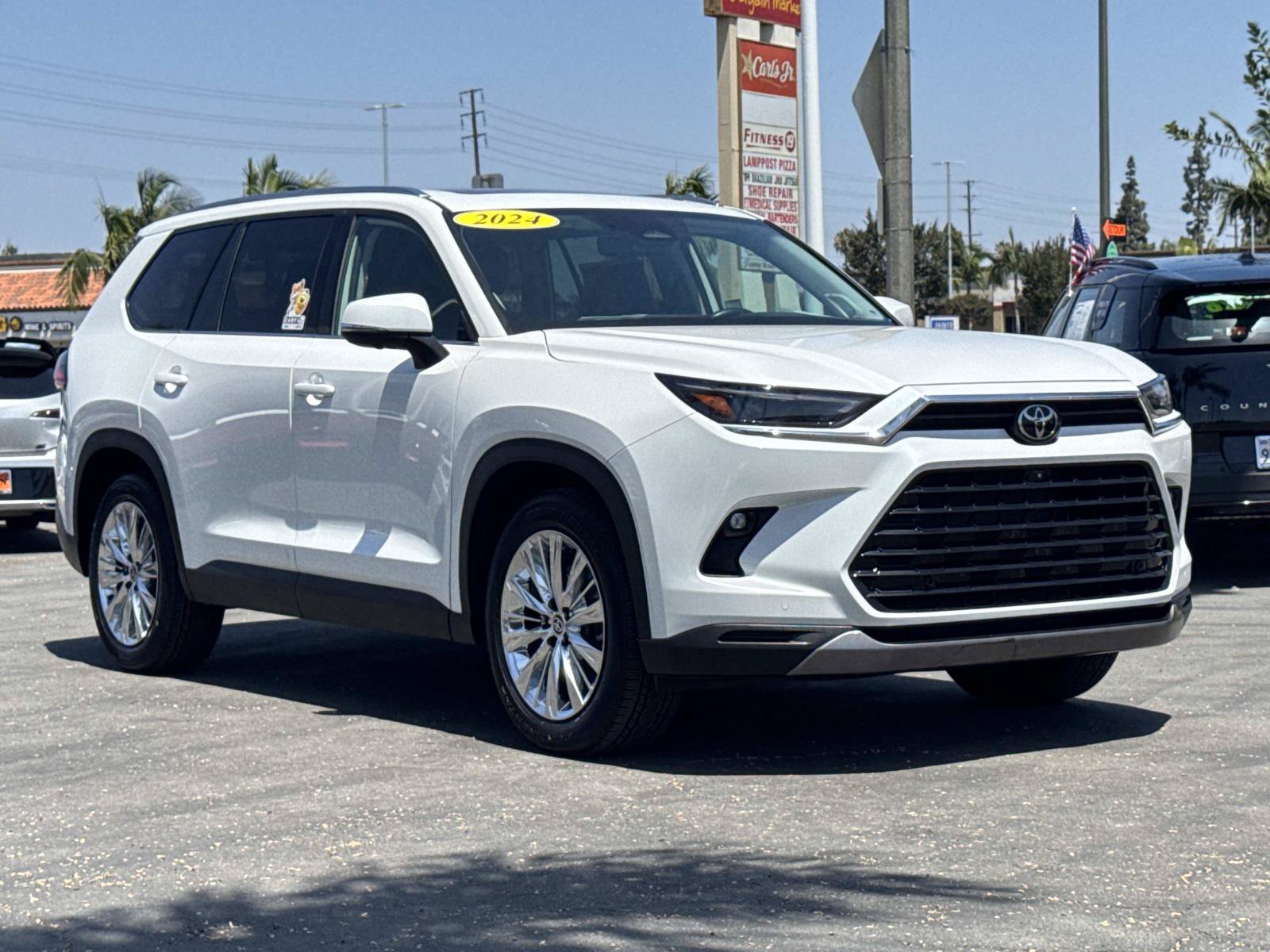 Used 2024 Toyota Grand Highlander AWD image 3