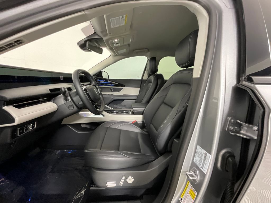 Used 2025 Lincoln Nautilus Premier AWD/4WD image 16