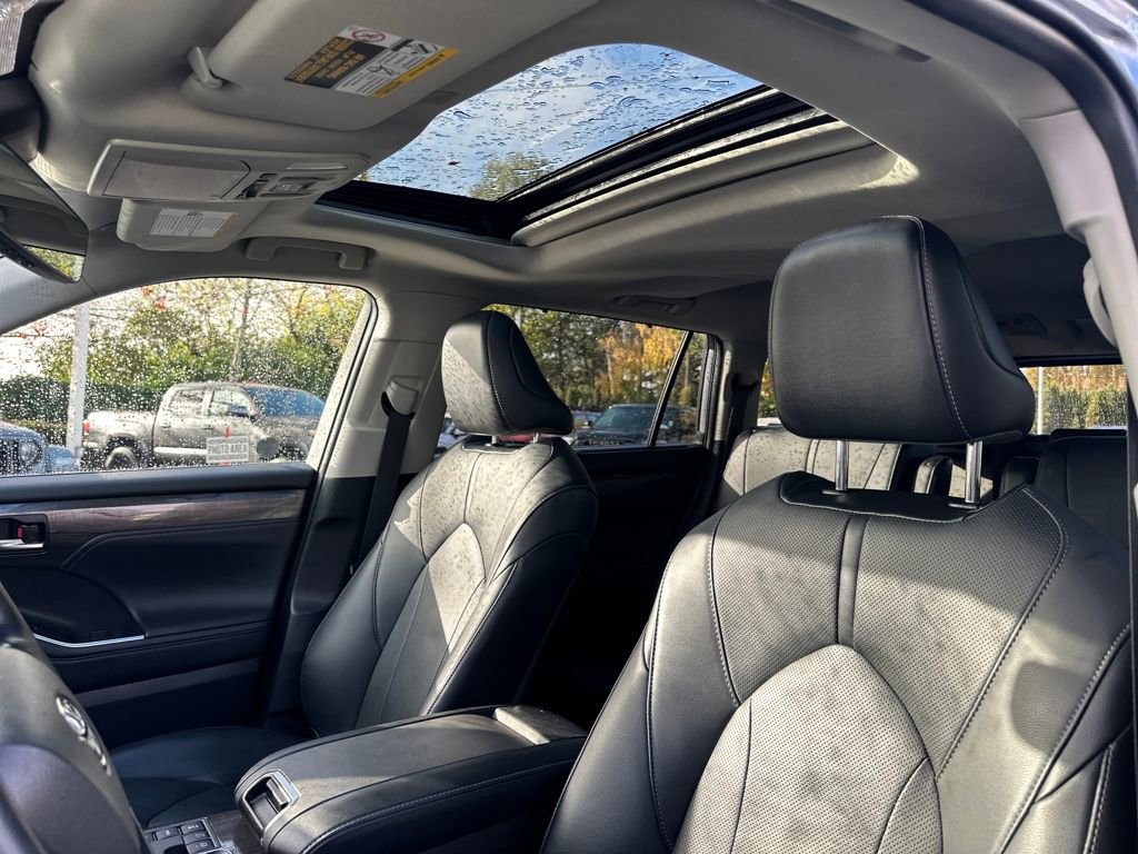 Used 2023 Toyota Highlander Limited image 21