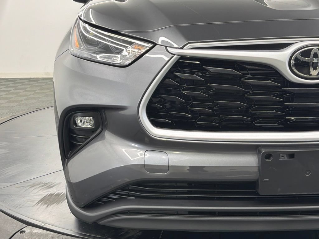 Used 2022 Toyota Highlander XLE FWD image 9
