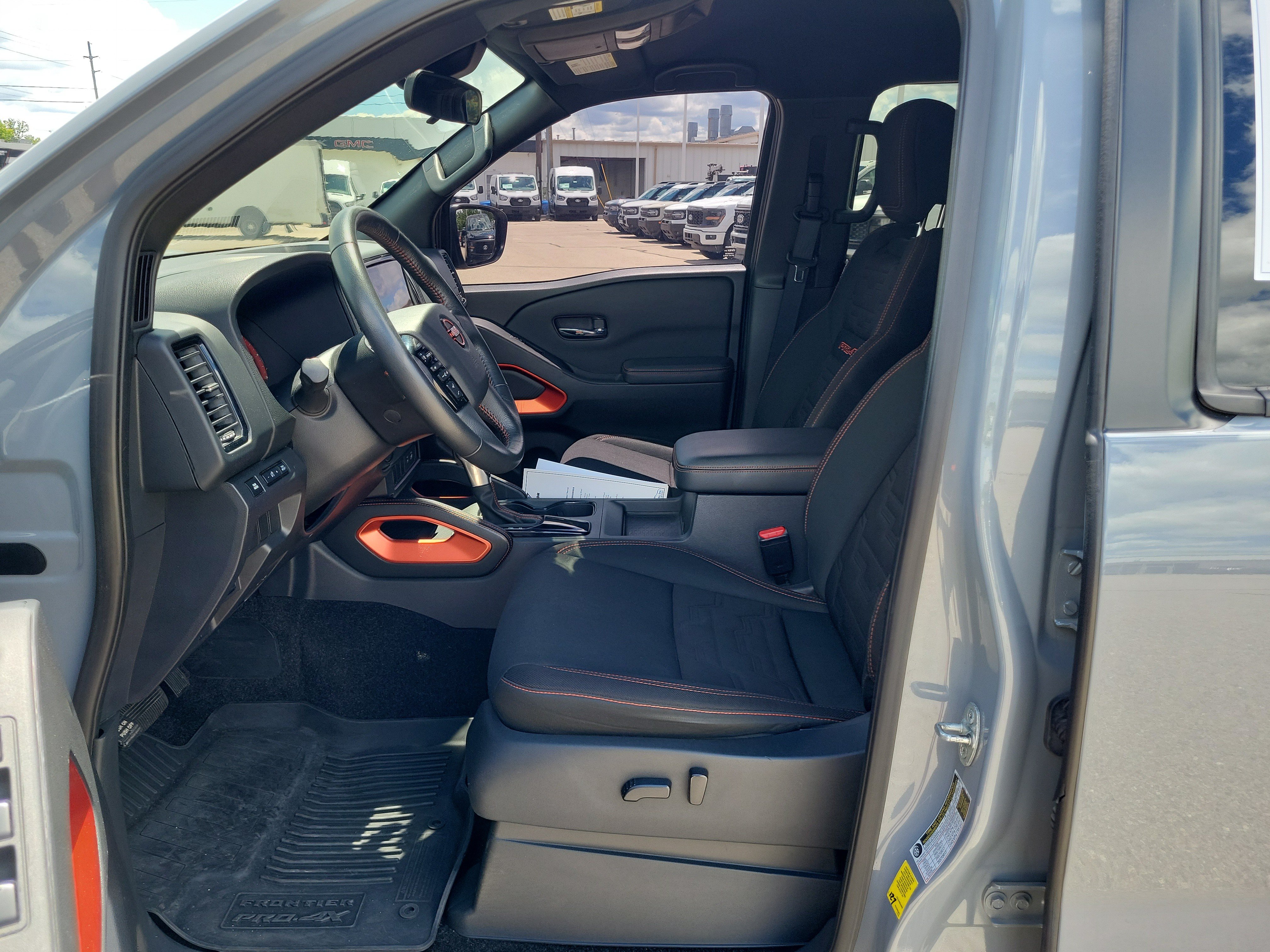 Used 2022 Nissan Frontier PRO-4X w/ Off-Road Protection Package AWD/4WD image 15