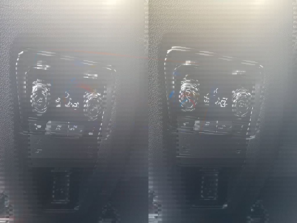 Used 2026 GMC Yukon Denali w/ Sun & Power Step Package image 15