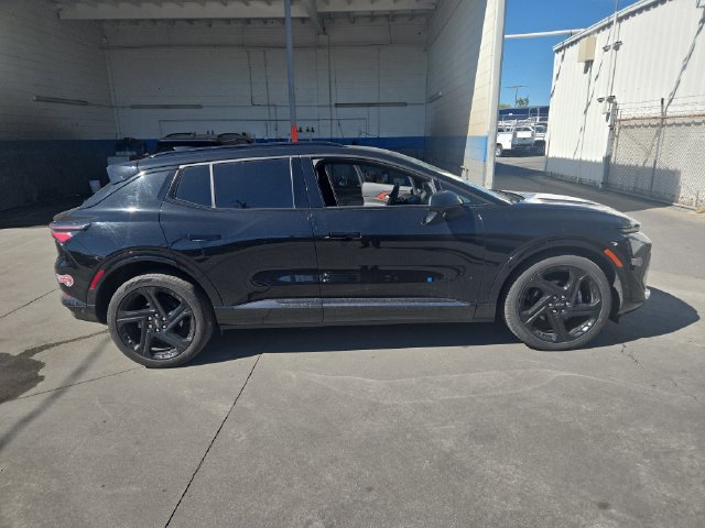Used 2024 Chevrolet Equinox EV RS FWD image 2