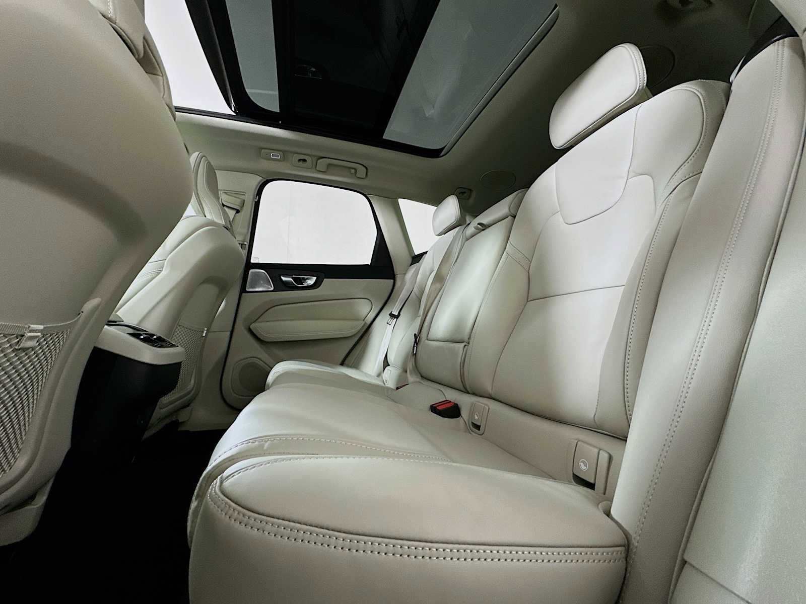 New 2026 Volvo XC60 B5 Ultra w/ Climate Package PRO image 23