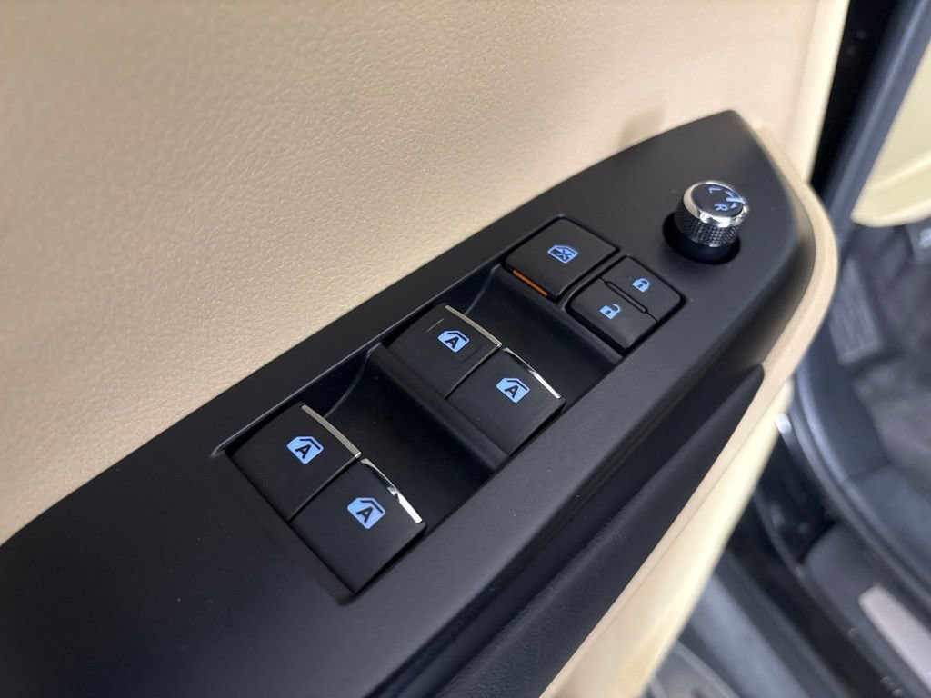 Used 2017 Toyota Highlander Limited FWD image 19