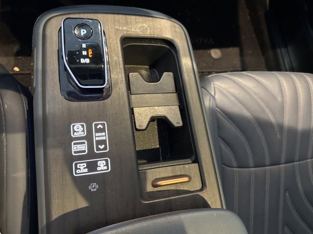 Used 2024 Nissan Ariya AWD image 18