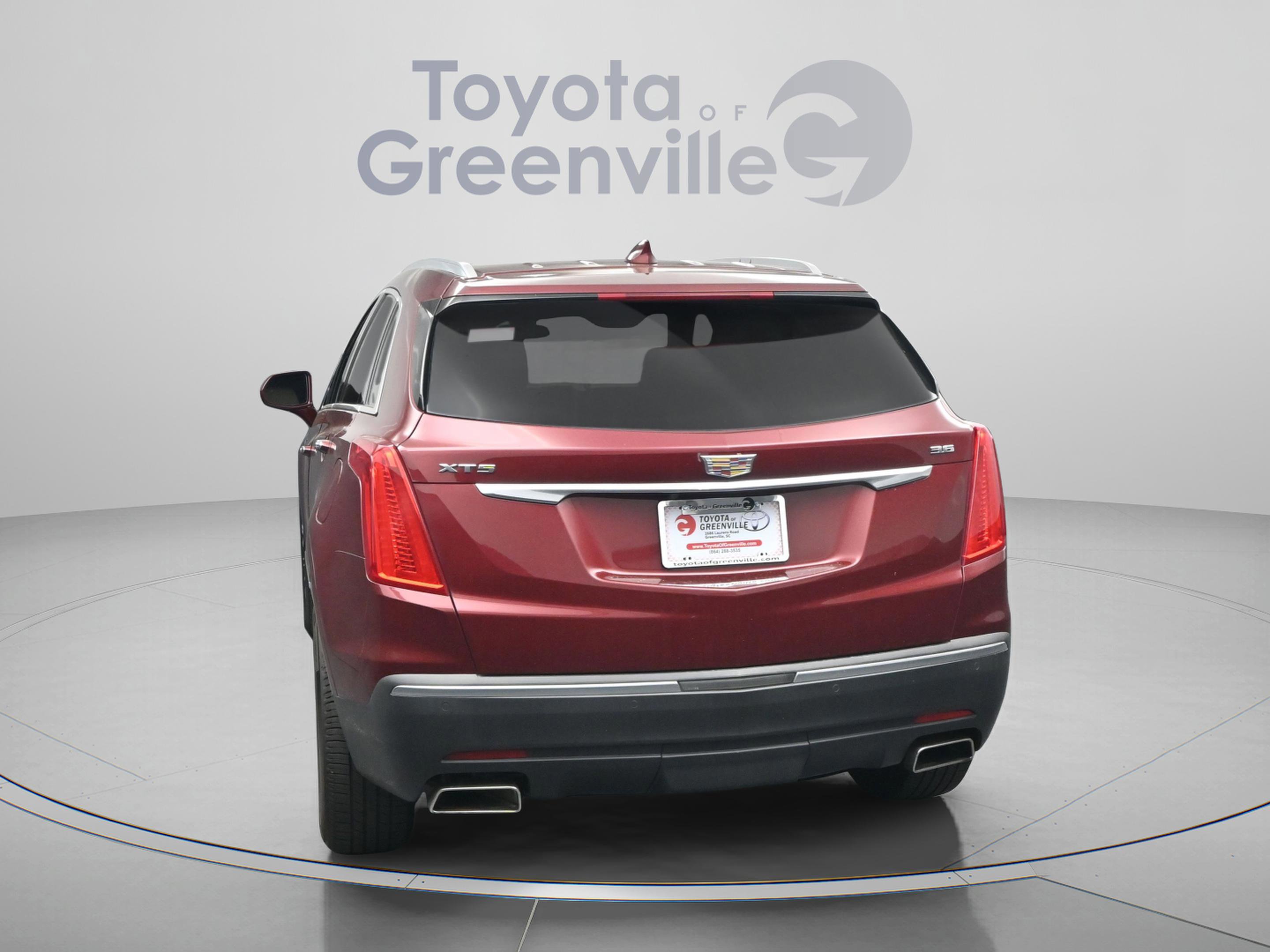 Used 2018 Cadillac XT5 Luxury w/ Driver Awareness Package FWD image 9