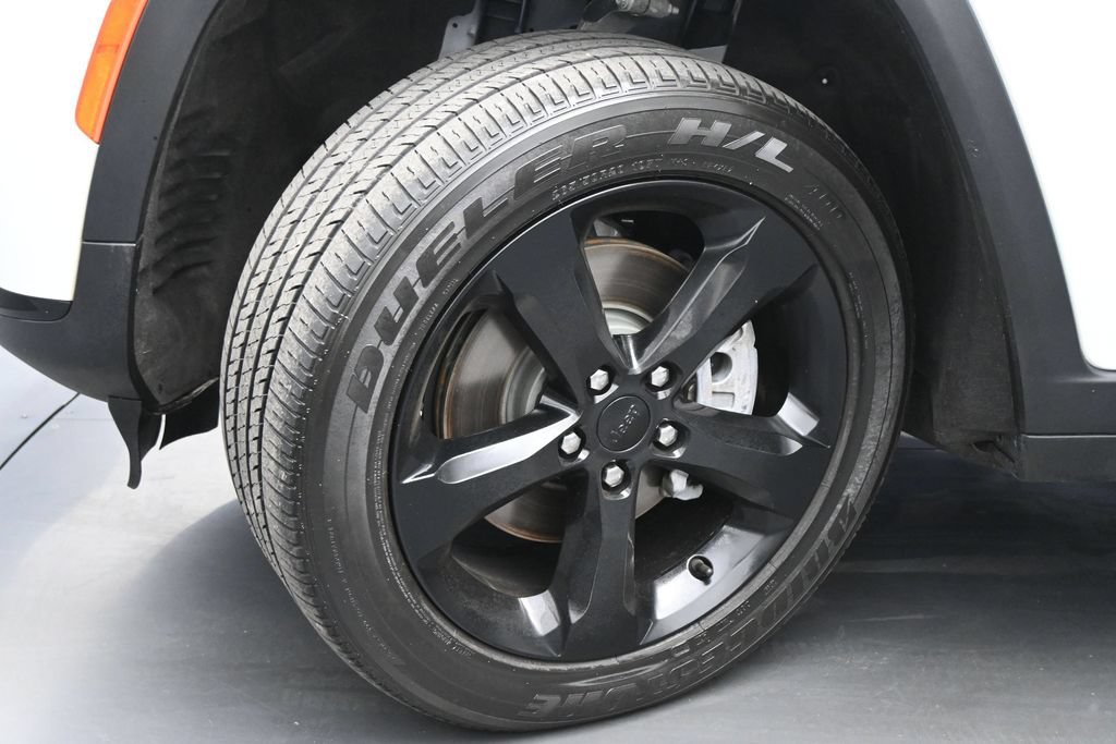Used 2023 Jeep Grand Cherokee L Laredo AWD/4WD image 24