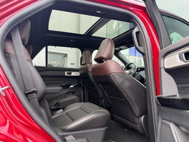 Used 2021 Ford Explorer Platinum w/ Equipment Group 601A AWD/4WD image 11