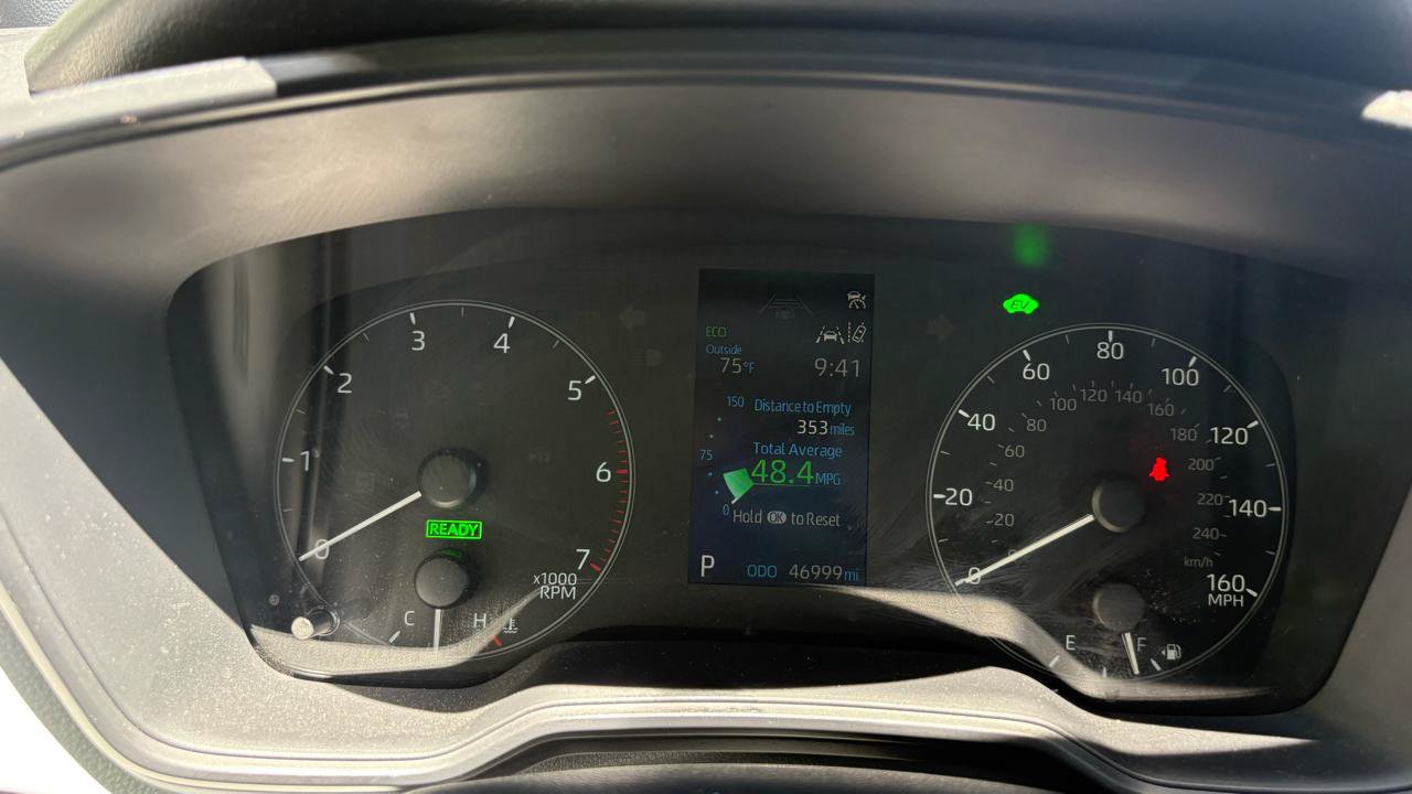 Used 2024 Toyota Corolla SE w/ SE Package FWD image 18