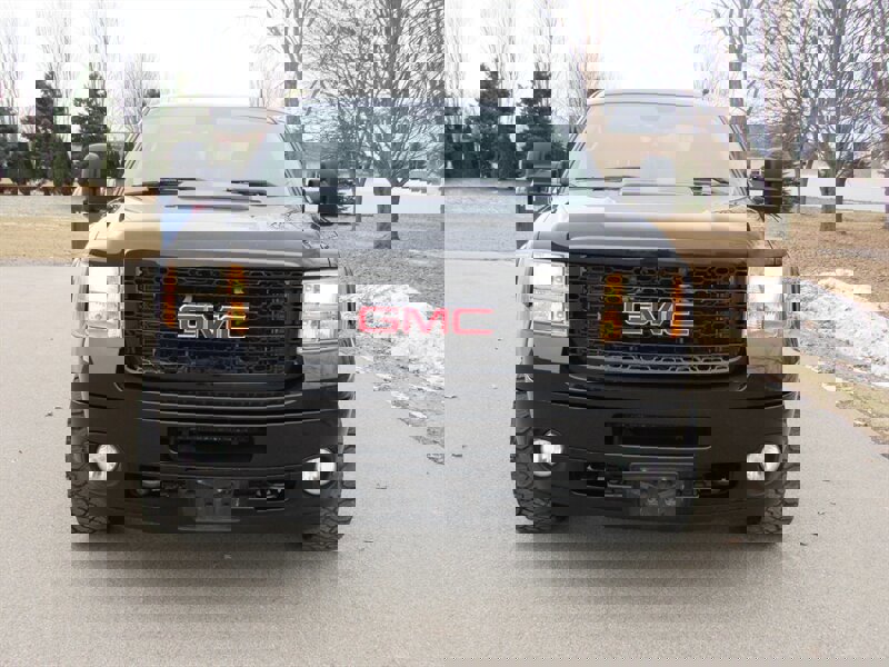 Used 2012 GMC Sierra 2500 Denali w/ Suspension Package, Off-Road image 6