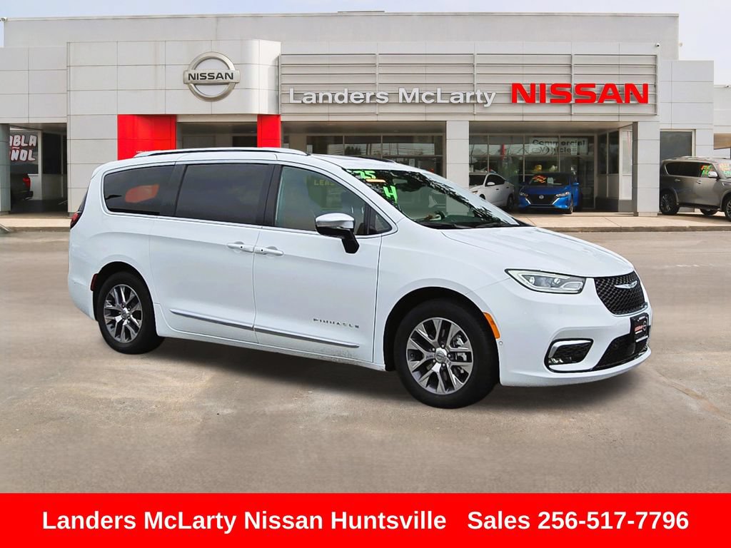 Used 2025 Chrysler Pacifica Pinnacle