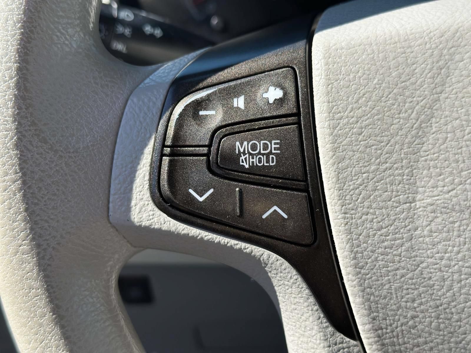 Used 2013 Toyota Sienna LE w/ Towing Pkg FWD image 17