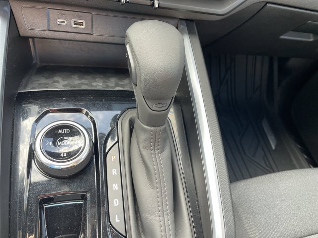 Used 2023 Chevrolet Colorado Trail Boss w/ Technology Package AWD/4WD image 15