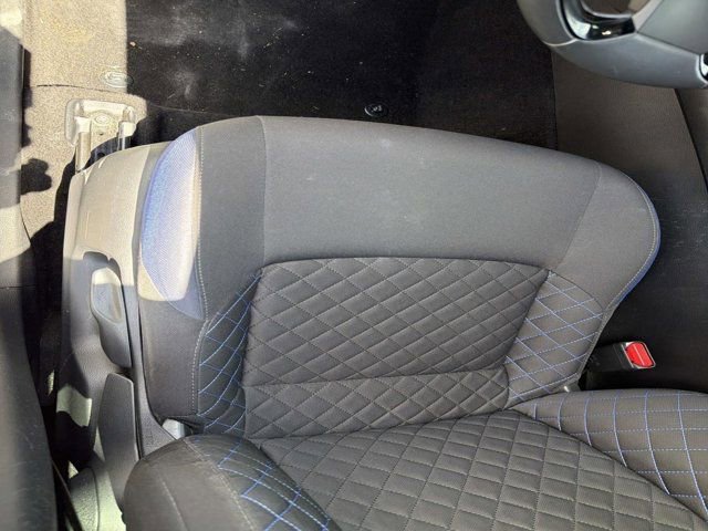 Used 2021 Toyota C-HR XLE image 9