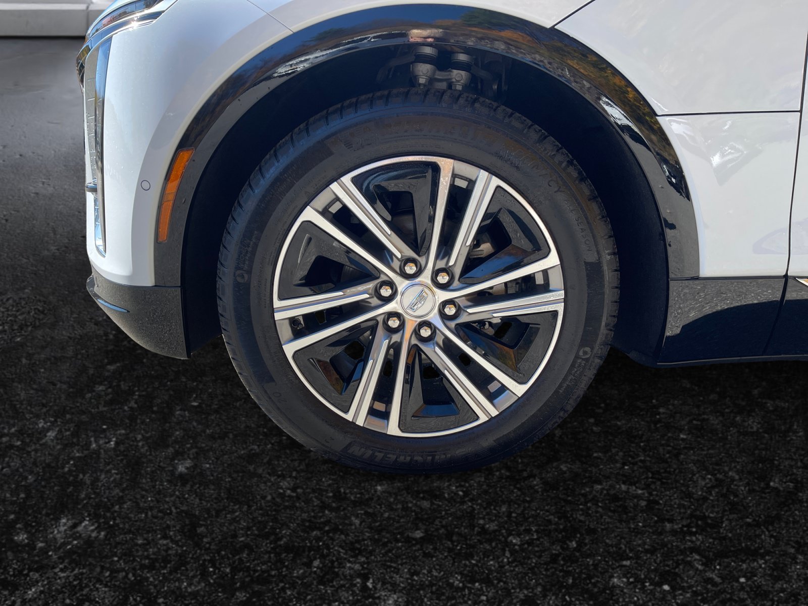 New 2026 Cadillac Lyriq Luxury AWD/4WD image 10