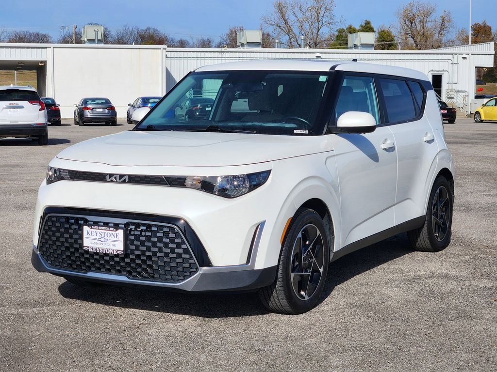 Used 2023 Kia Soul EX FWD image 3