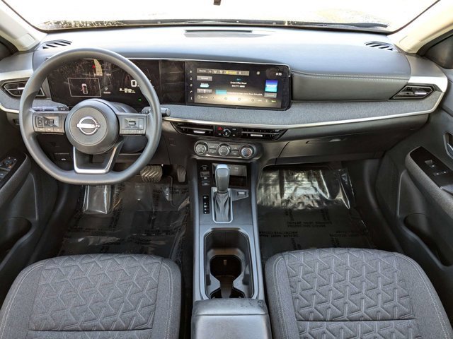 Used 2025 Nissan Kicks SV image 16