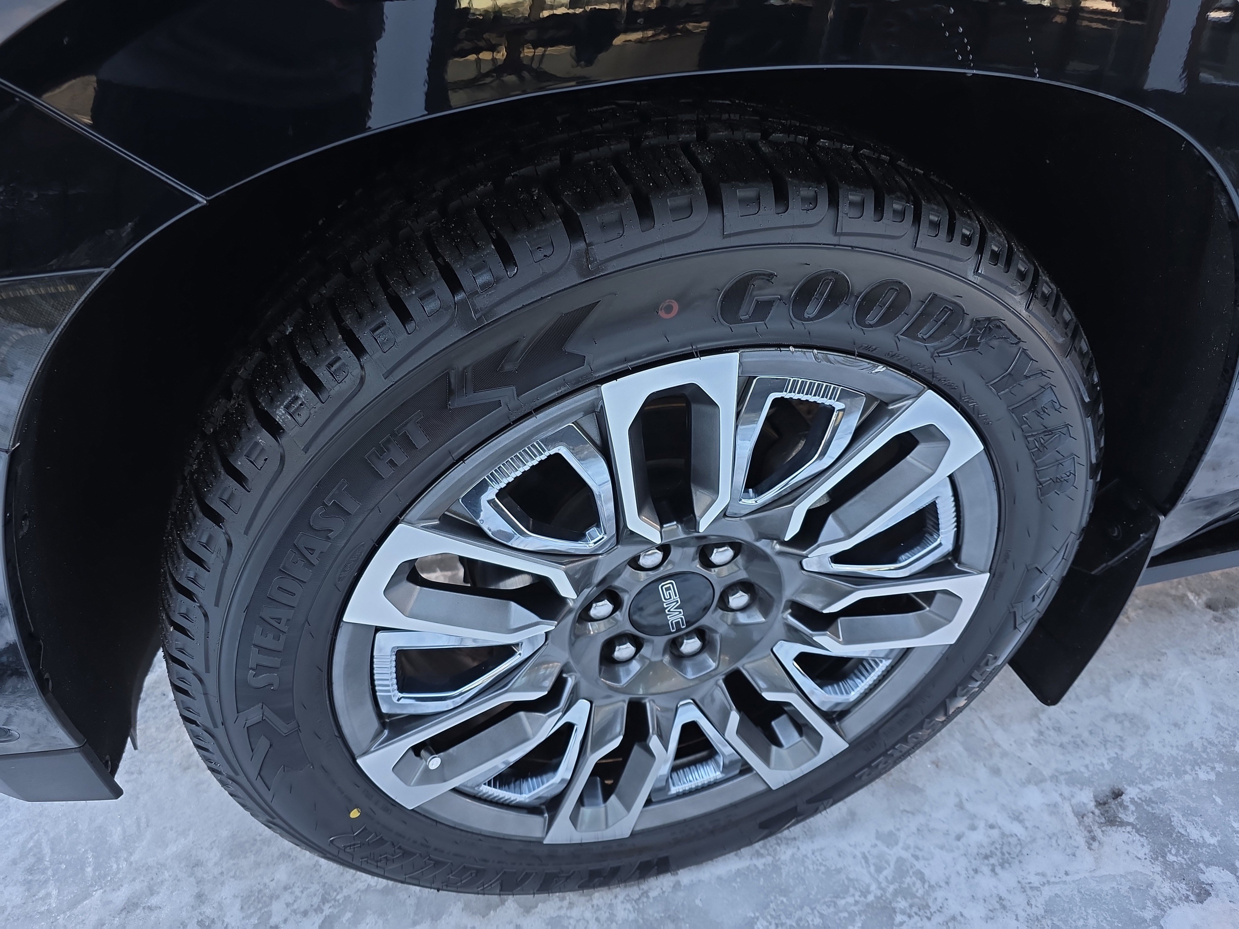 Used 2023 GMC Yukon XL Denali Ultimate image 13