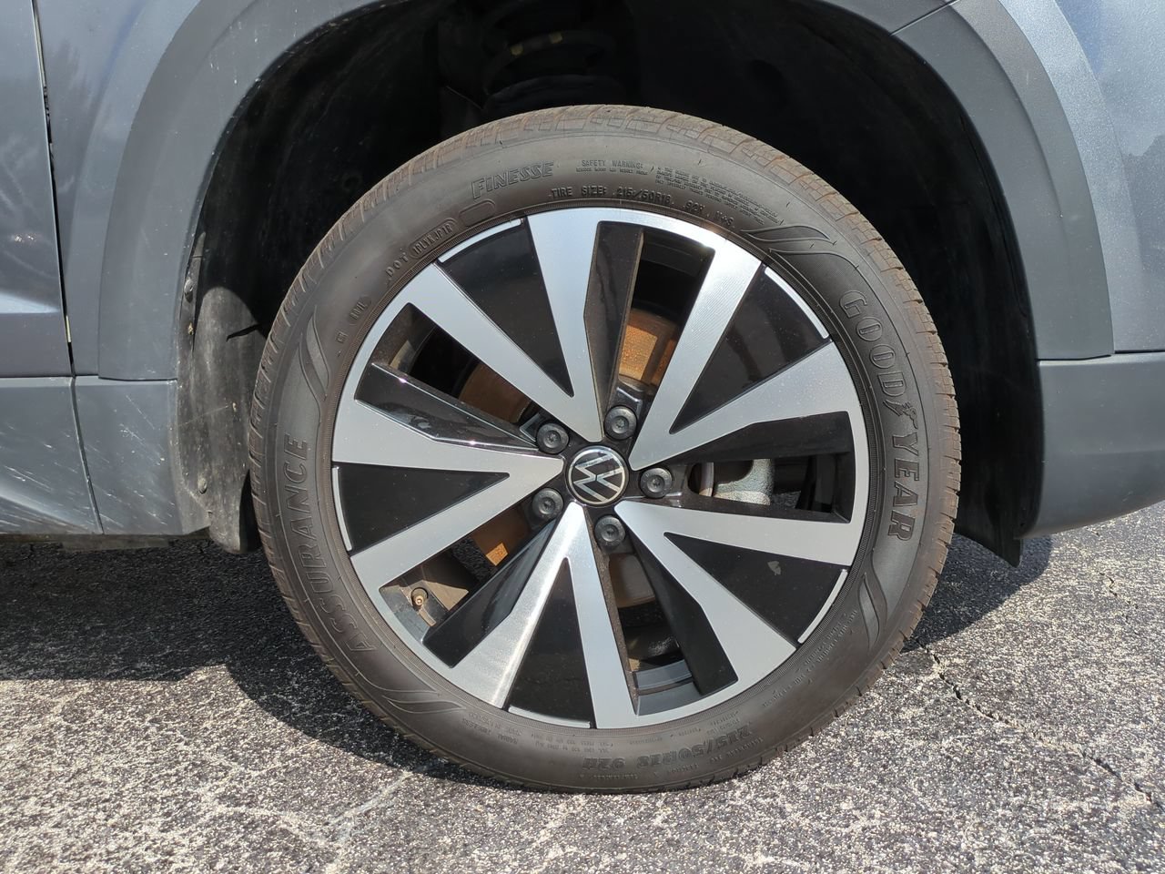 Used 2024 Volkswagen Taos SE FWD image 11