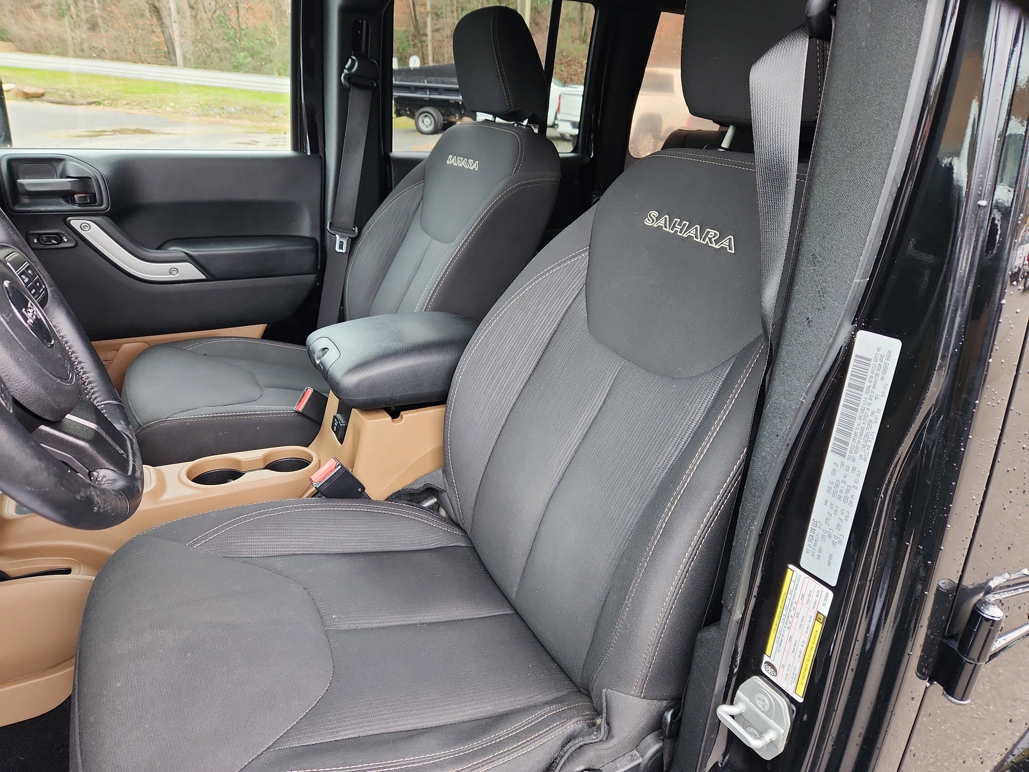 Used 2017 Jeep Wrangler Unlimited Sahara w/ Connectivity Group image 21