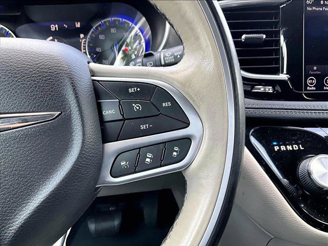 Used 2018 Chrysler Pacifica Limited w/ Advanced Safetytec Group FWD image 19