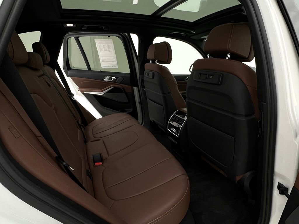 Used 2021 BMW X5 xDrive40i w/ M Sport Package image 14