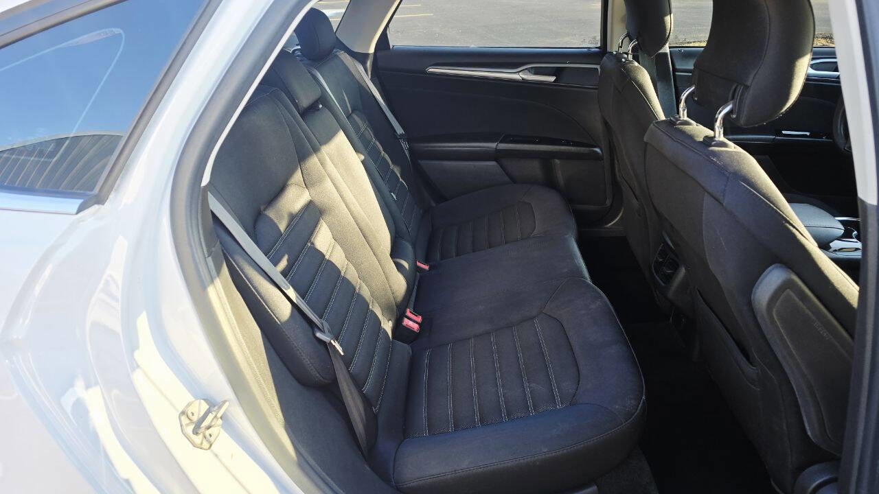 Used 2014 Ford Fusion SE FWD image 13