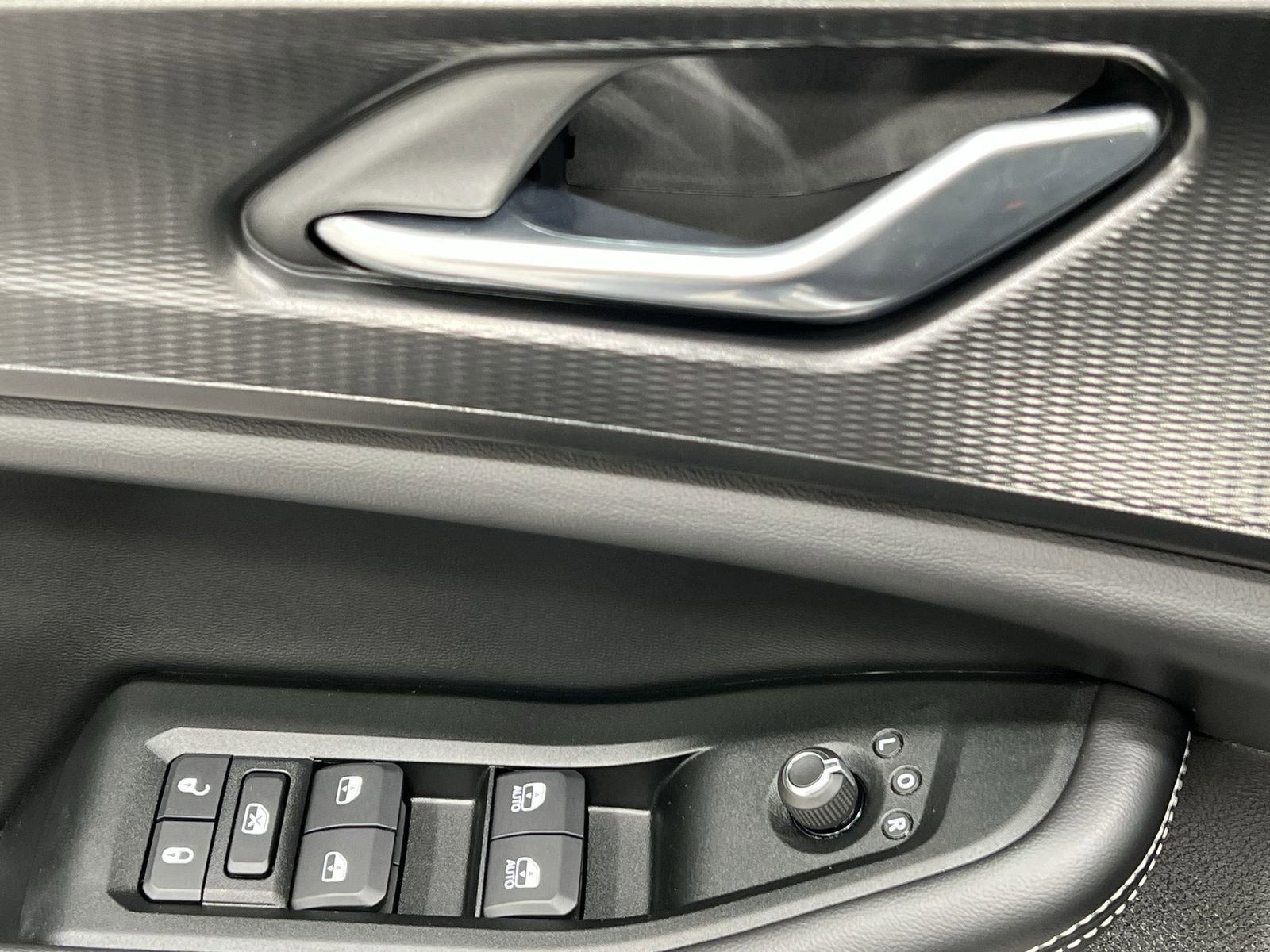 Used 2024 Jeep Grand Cherokee L Laredo w/ Luxury Tech Group I image 13