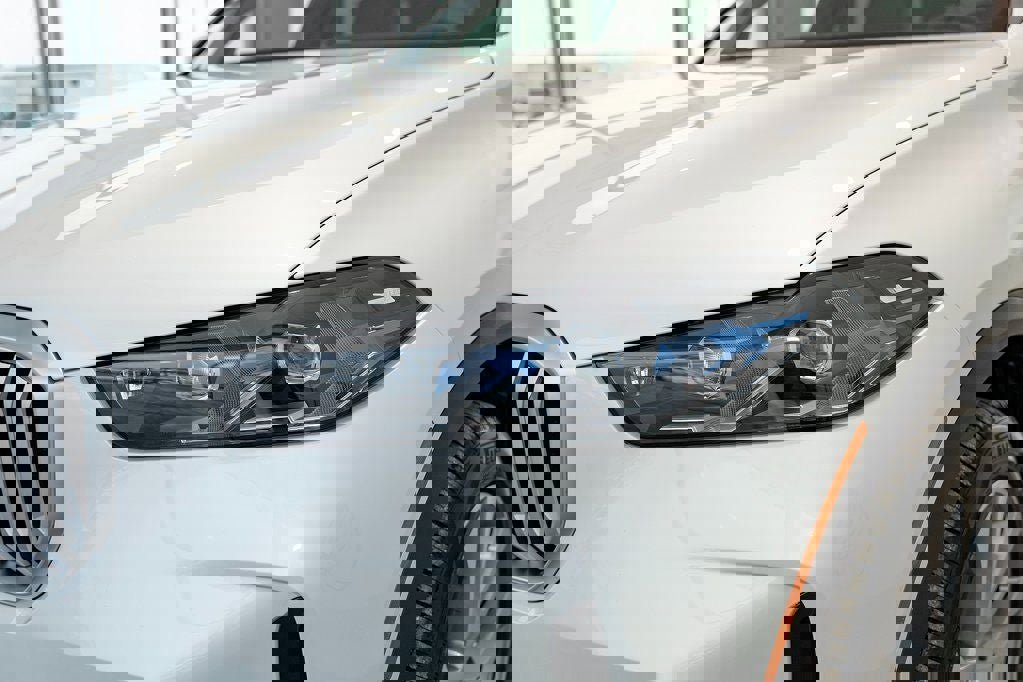 New 2026 BMW X5 xDrive50e w/ Premium Package image 8