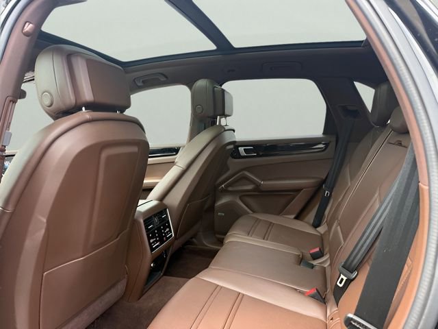 Used 2020 Porsche Cayenne S image 9
