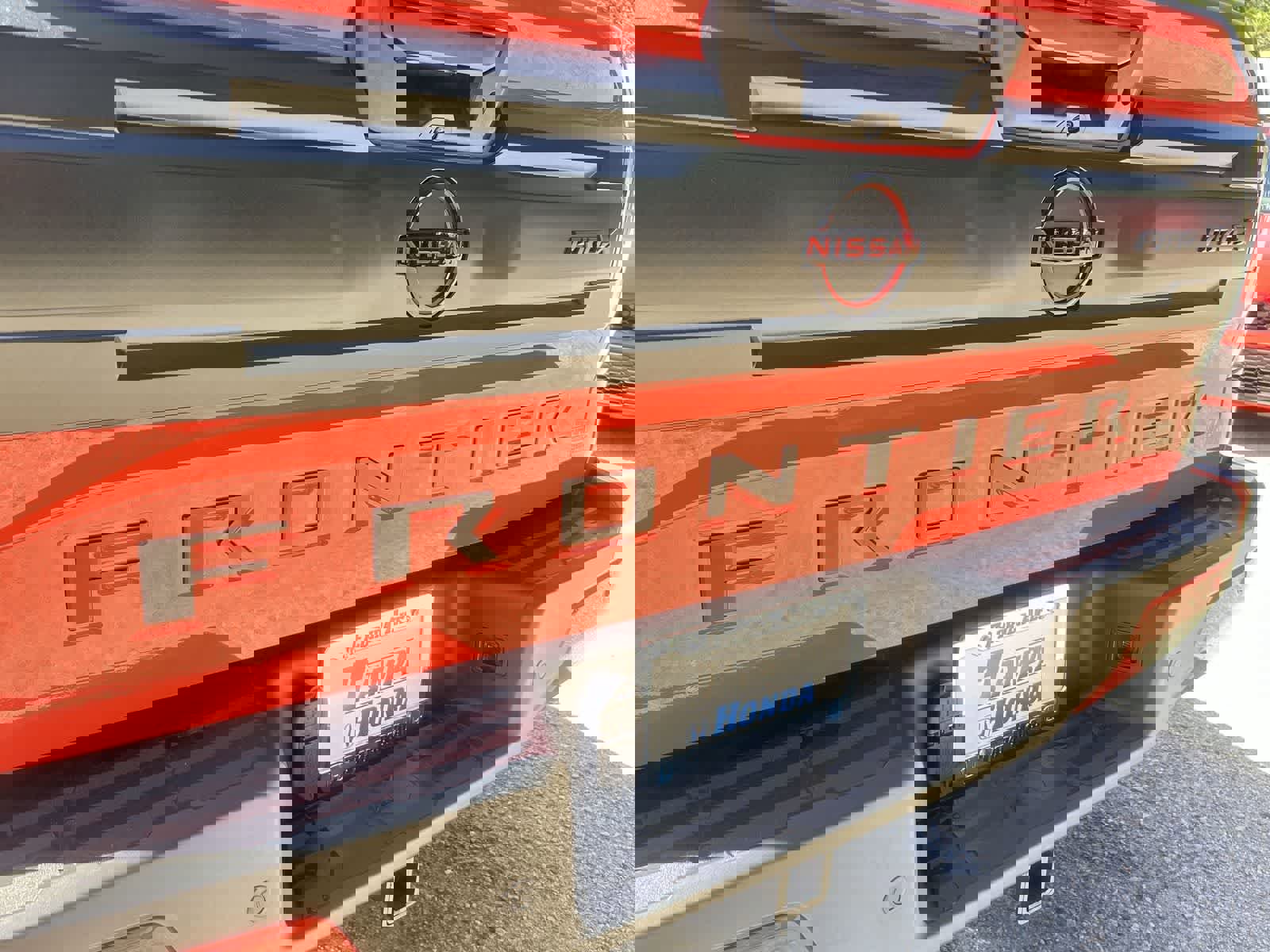 Used 2025 Nissan Frontier Pro-X w/ Black Accent Package RWD image 8