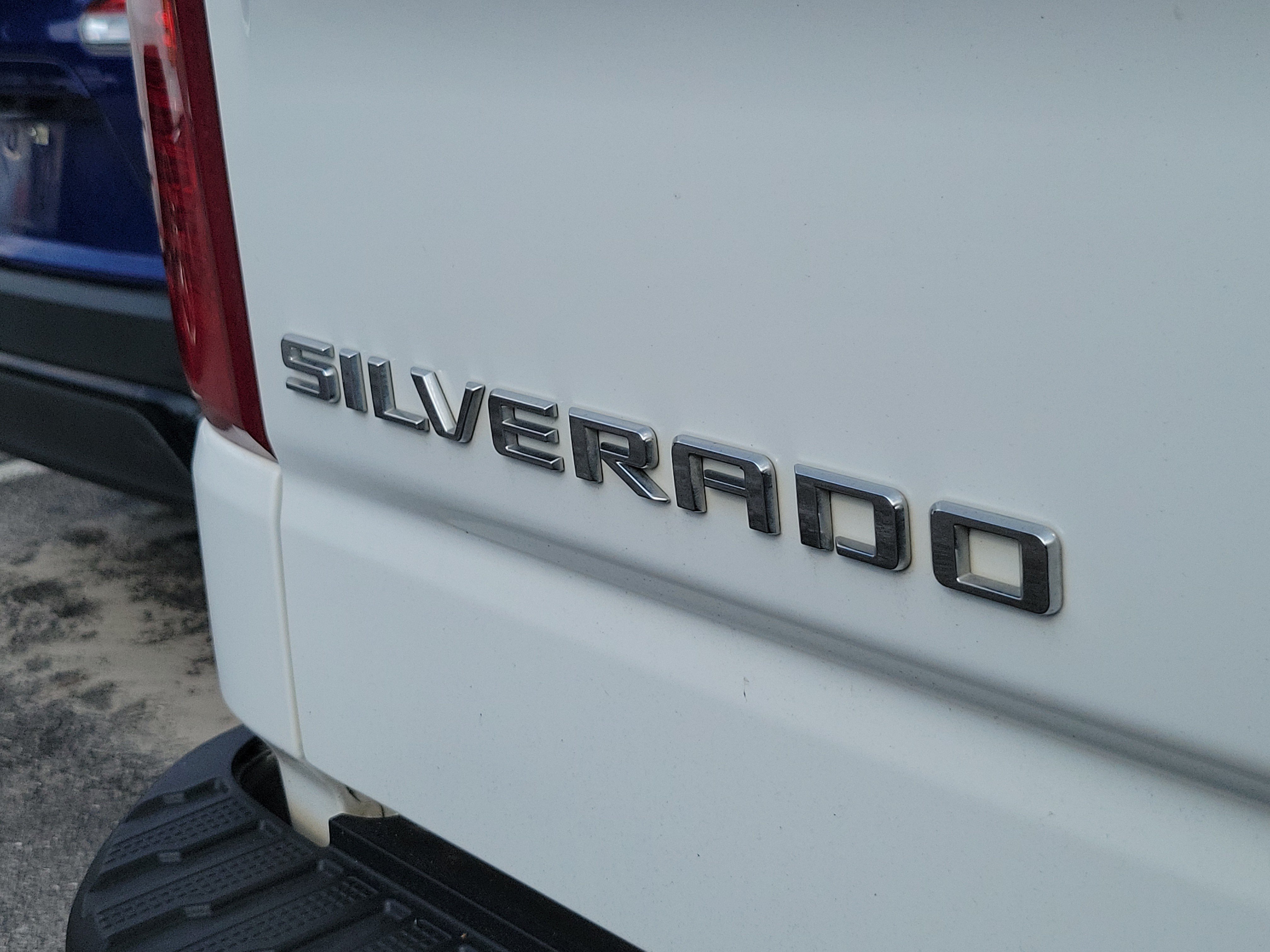 Used 2022 Chevrolet Silverado 1500 LT w/ Z71 Off-Road Package AWD/4WD image 8