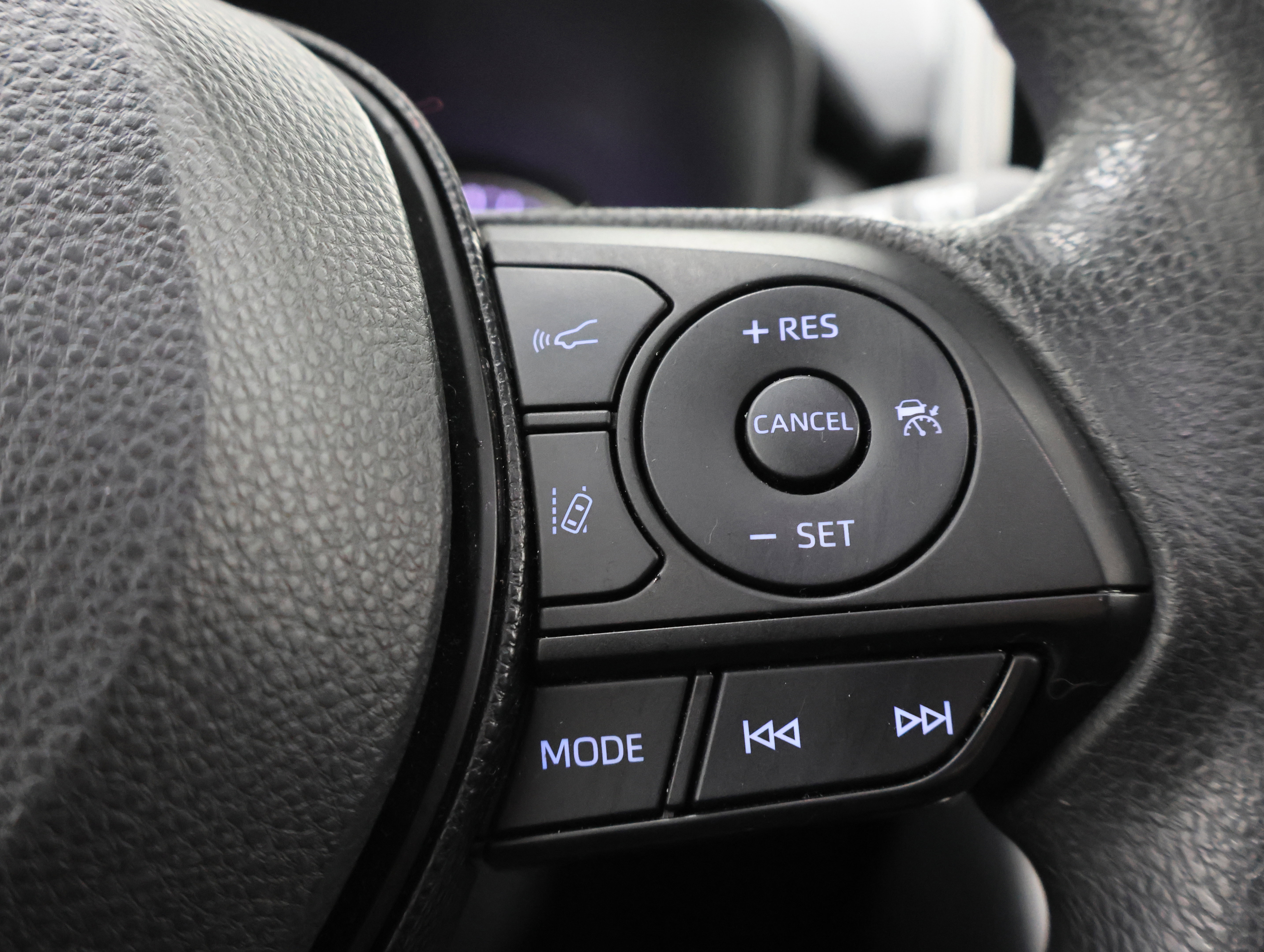 Used 2019 Toyota RAV4 XLE w/ Convenience Package image 14