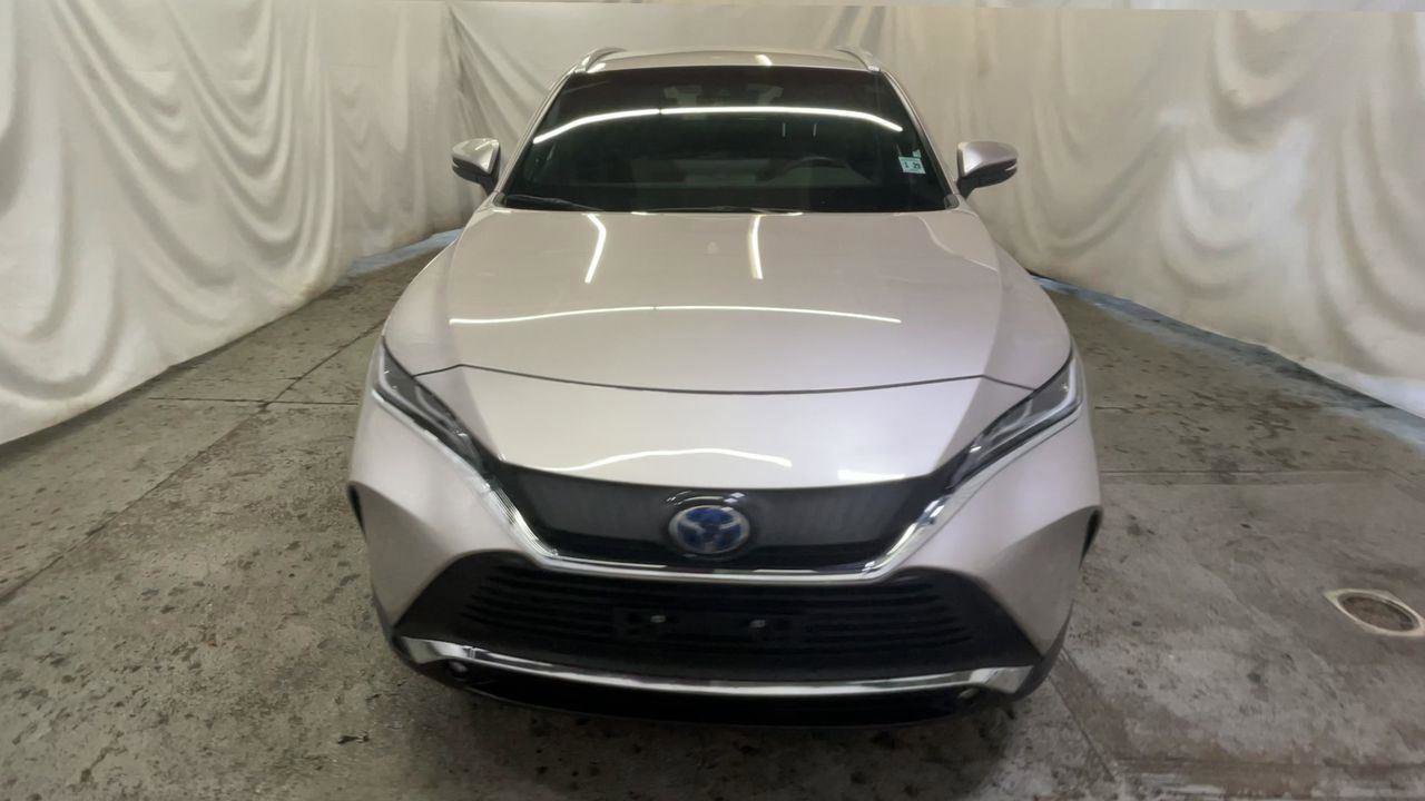 Used 2024 Toyota Venza XLE image 3