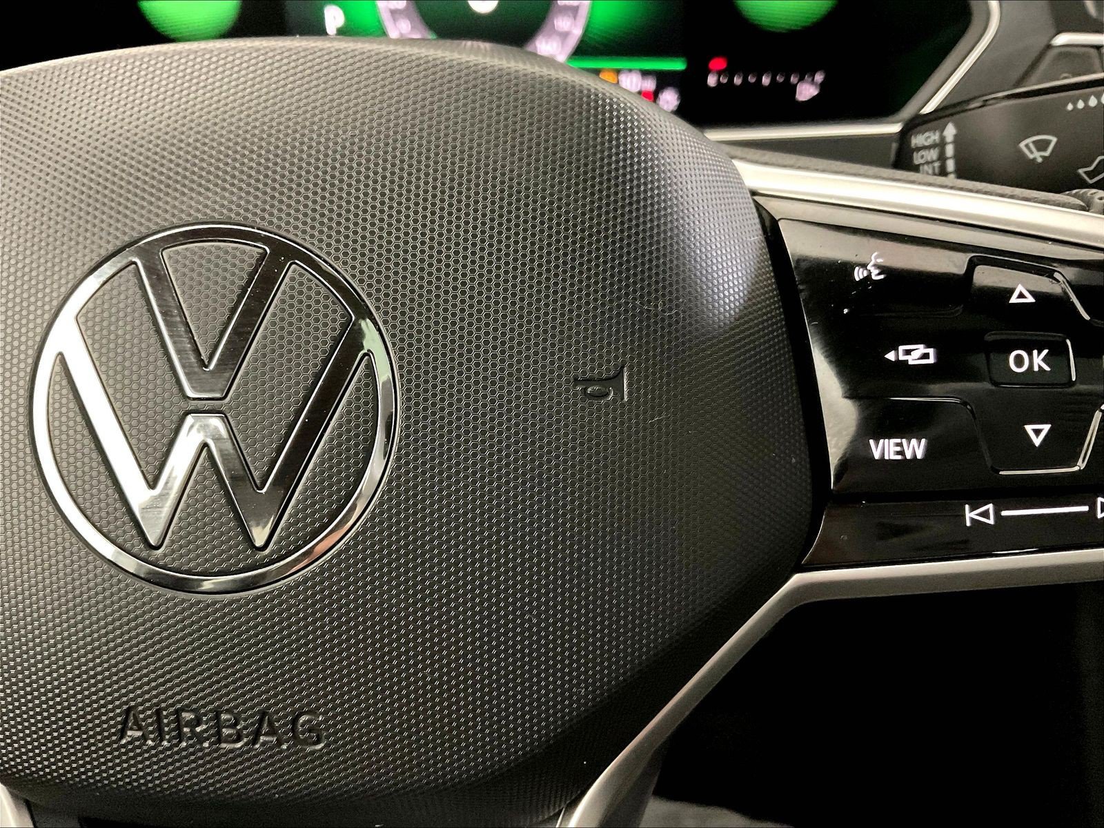 Used 2022 Volkswagen Tiguan SE R-Line AWD/4WD image 37
