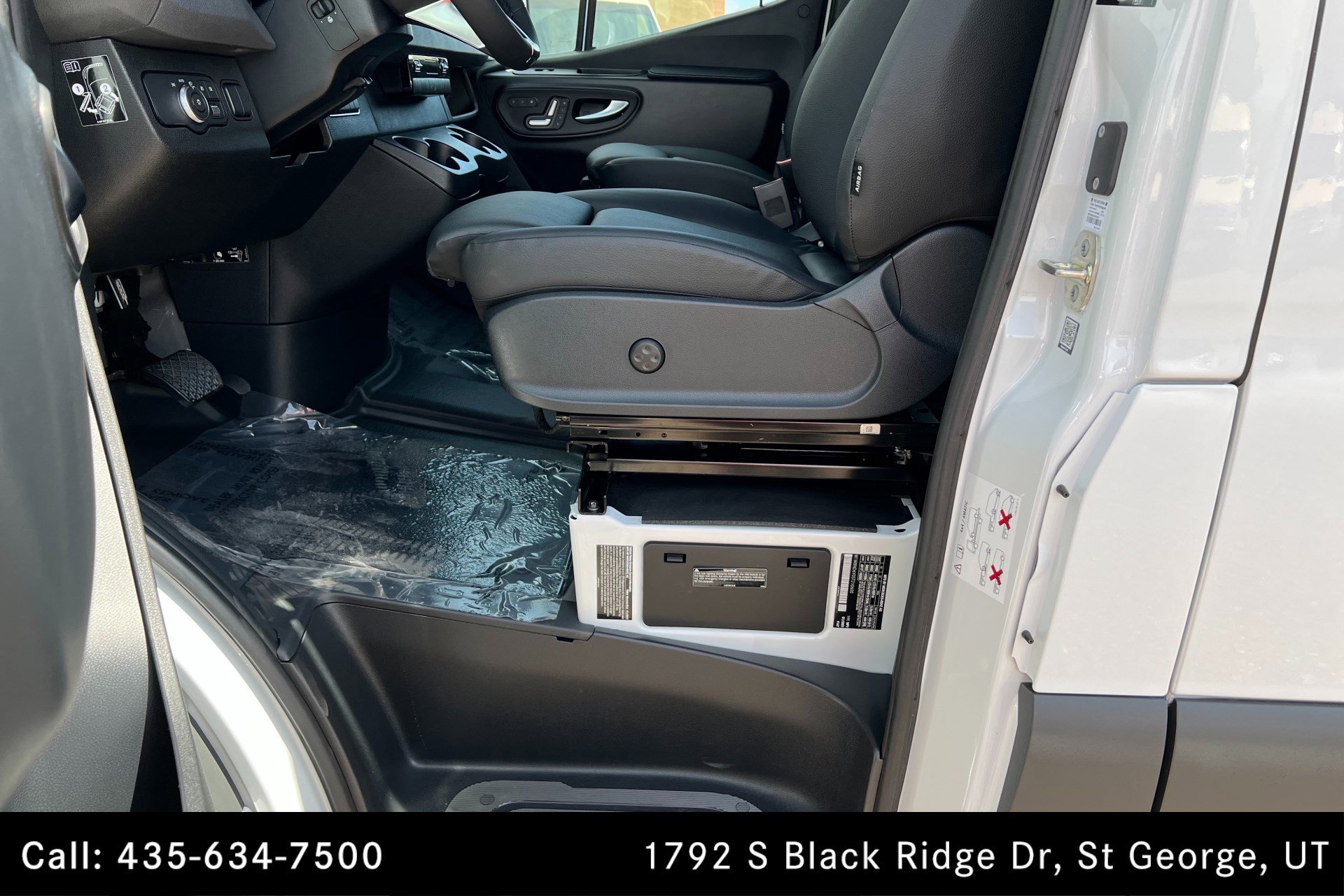 Used 2025 Mercedes-Benz Sprinter 3500 image 17