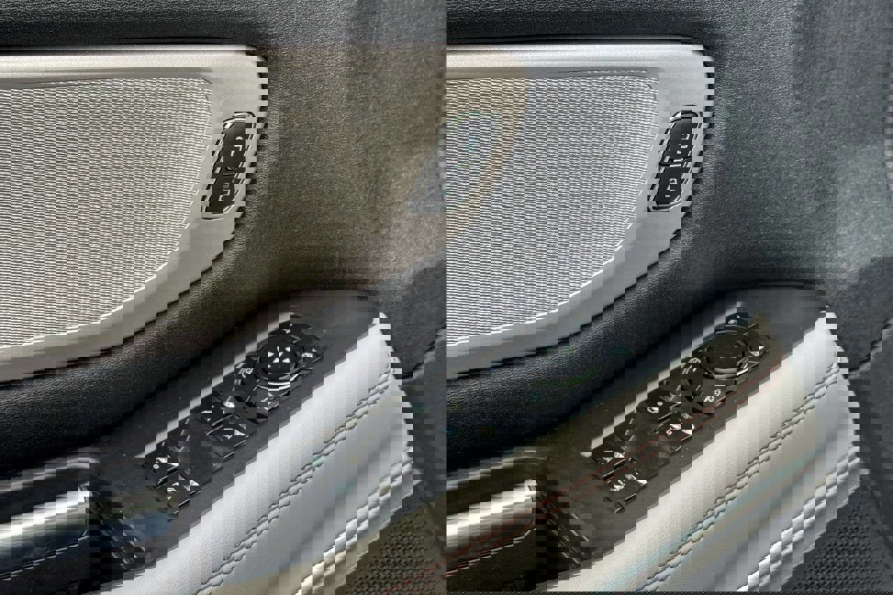 Used 2025 Ford Expedition Active image 28