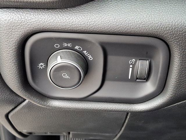 Used 2024 RAM 2500 Tradesman w/ Chrome Appearance Group image 20