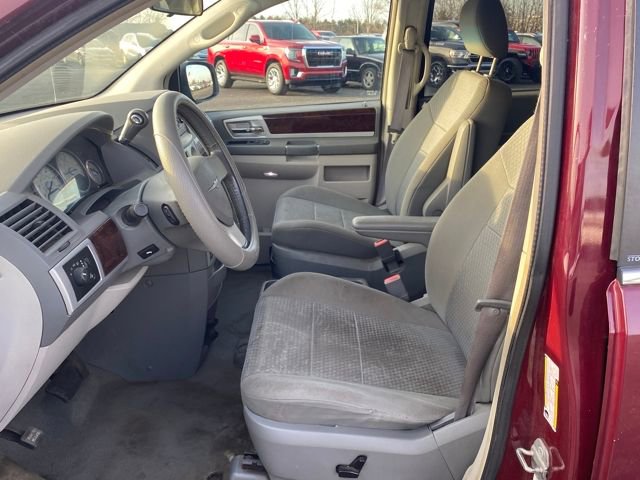 Used 2009 Chrysler Town & Country Touring image 13