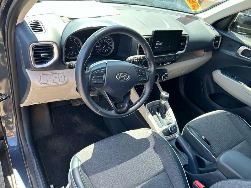 Used 2022 Hyundai Venue Limited FWD image 8