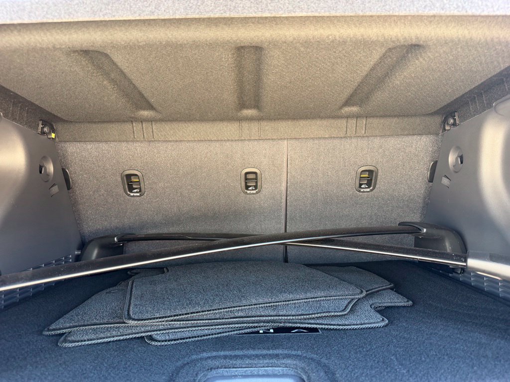 Used 2025 Hyundai Kona Limited FWD image 26