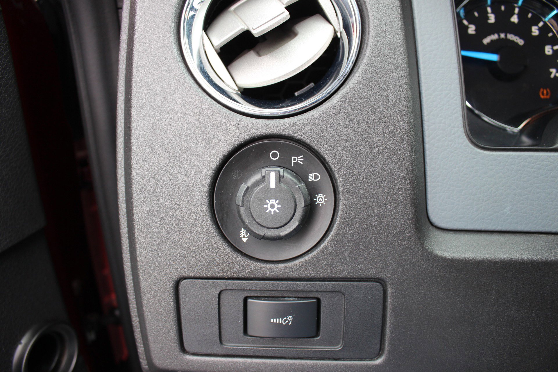 Used 2014 Ford F150 XLT w/ Equipment Group 302A Luxury image 21