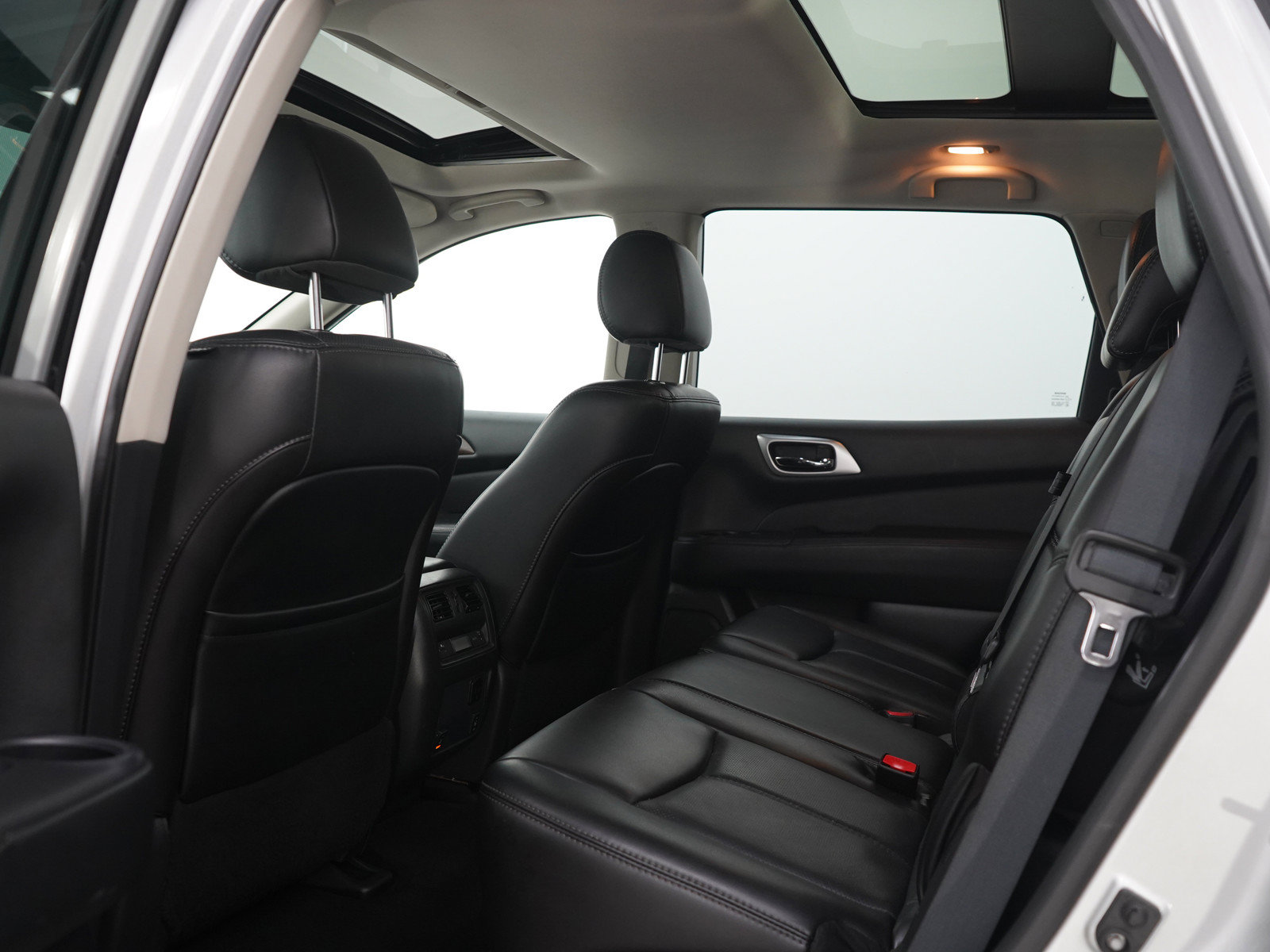 Used 2017 Nissan Pathfinder Platinum w/ Cargo Package AWD/4WD image 19