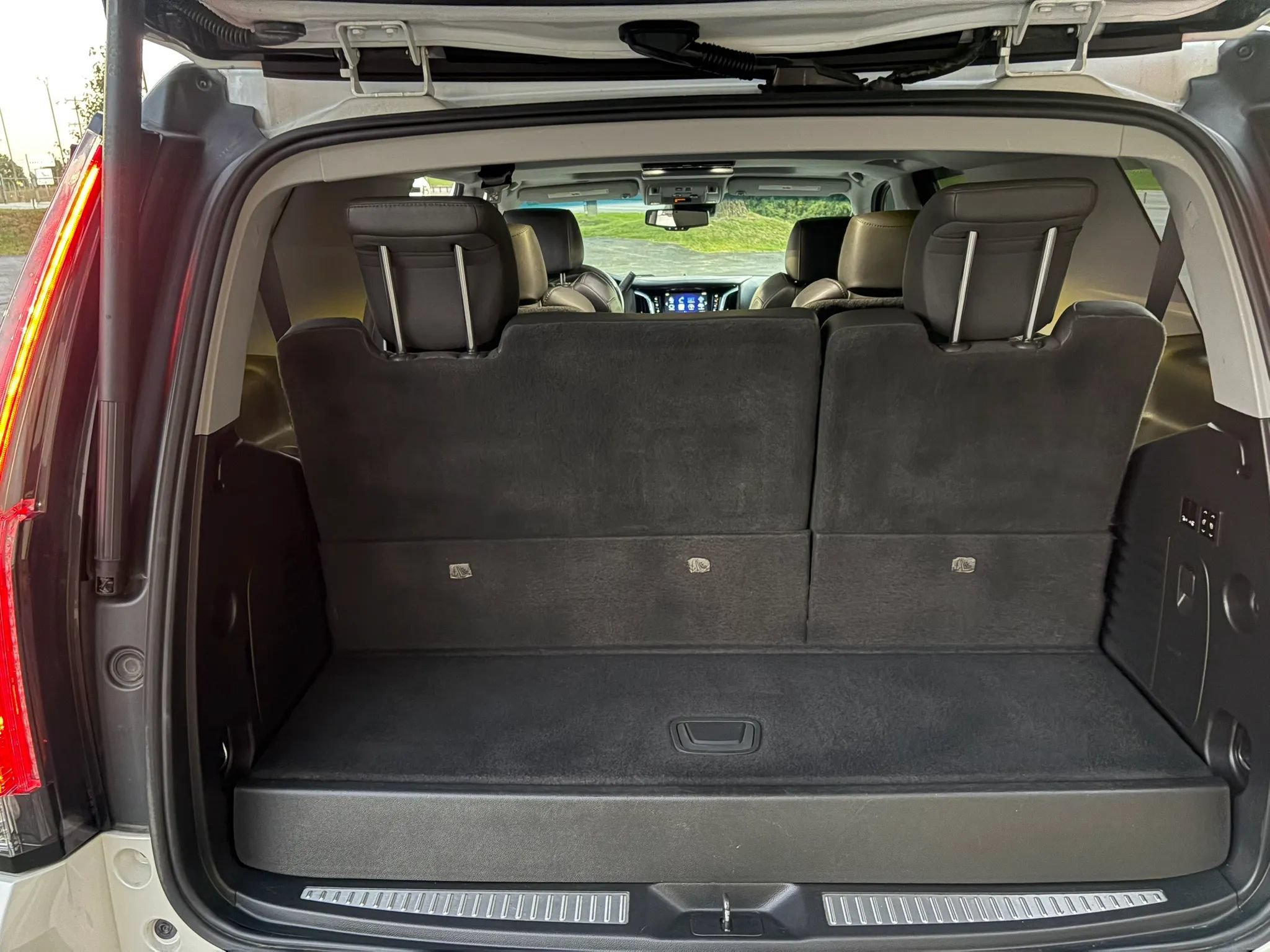 Used 2016 Cadillac Escalade Luxury AWD/4WD image 38