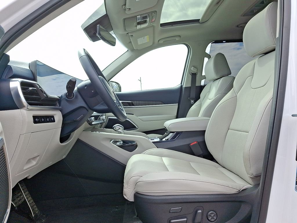 Used 2025 Kia Telluride SX w/ SX Captain's Chair Package image 14