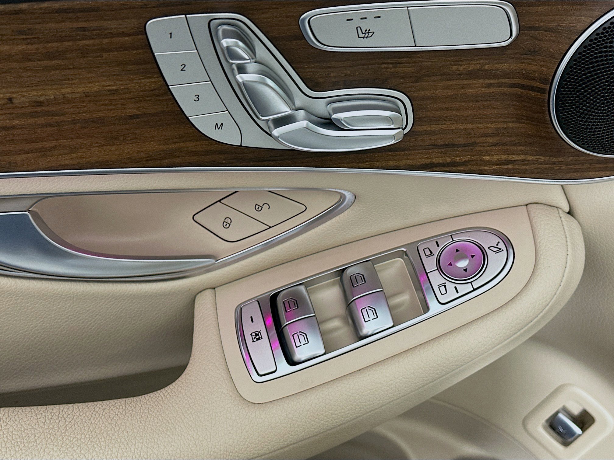 Used 2022 Mercedes-Benz GLC 300 4MATIC w/ Premium Package Lite image 15