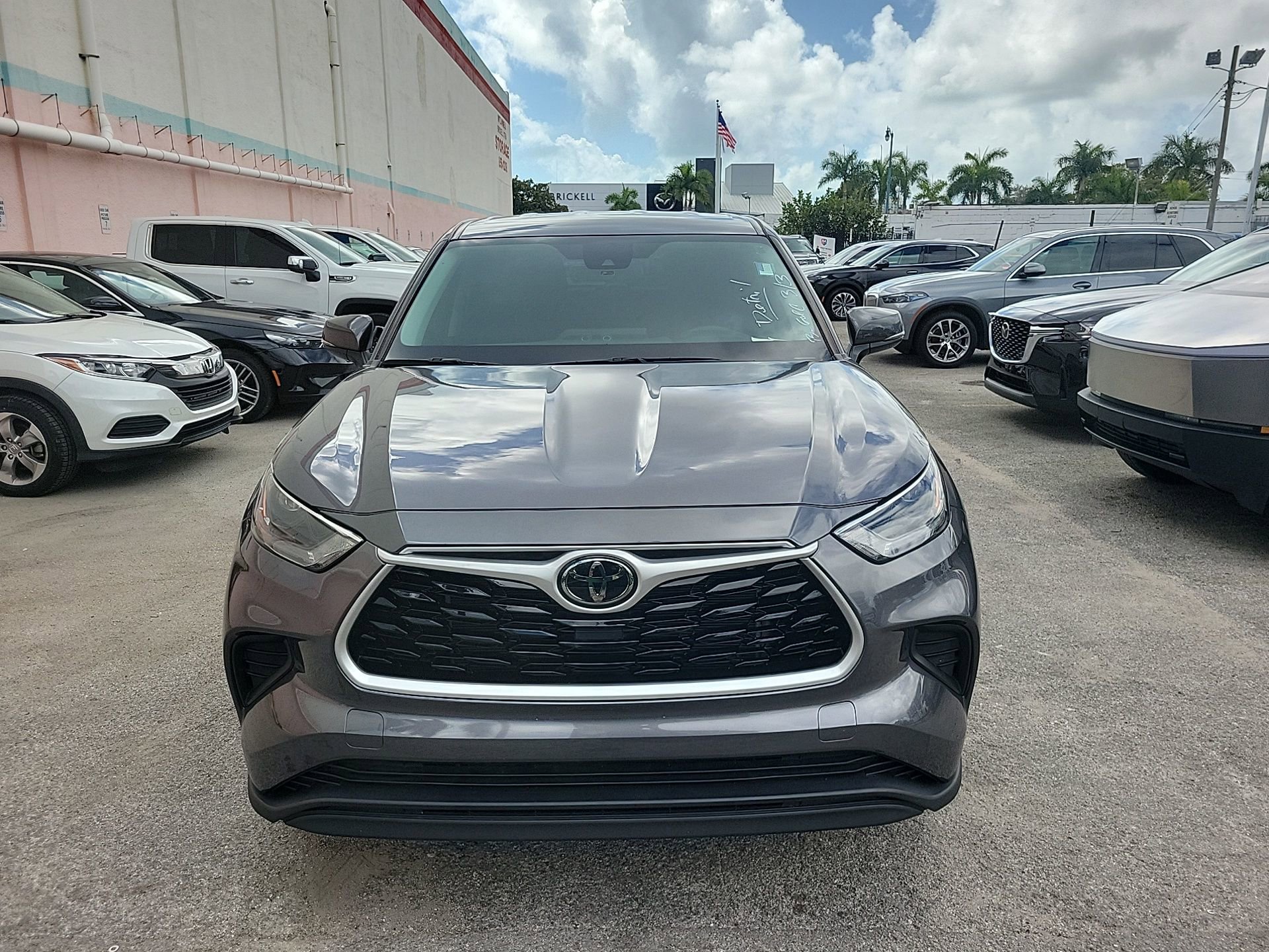 Used 2023 Toyota Highlander L image 4